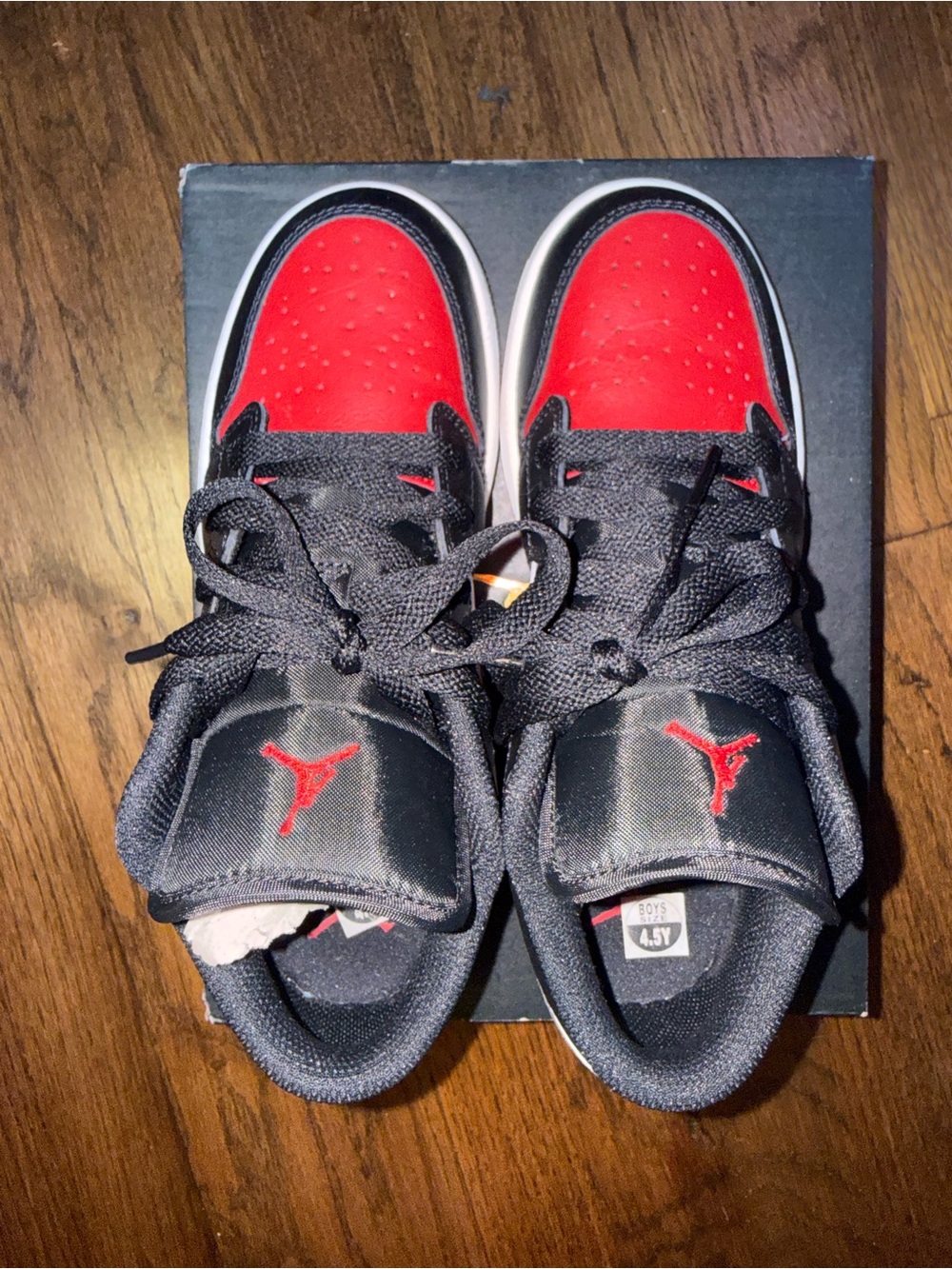 Jordan Kids Low-Top Sneakers in Red and Black
